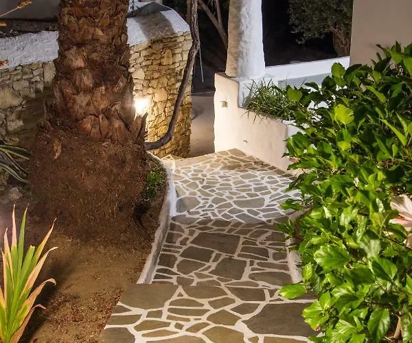 Bella Leros *