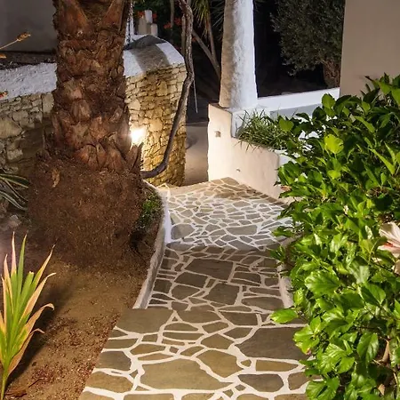 Bella Leros *